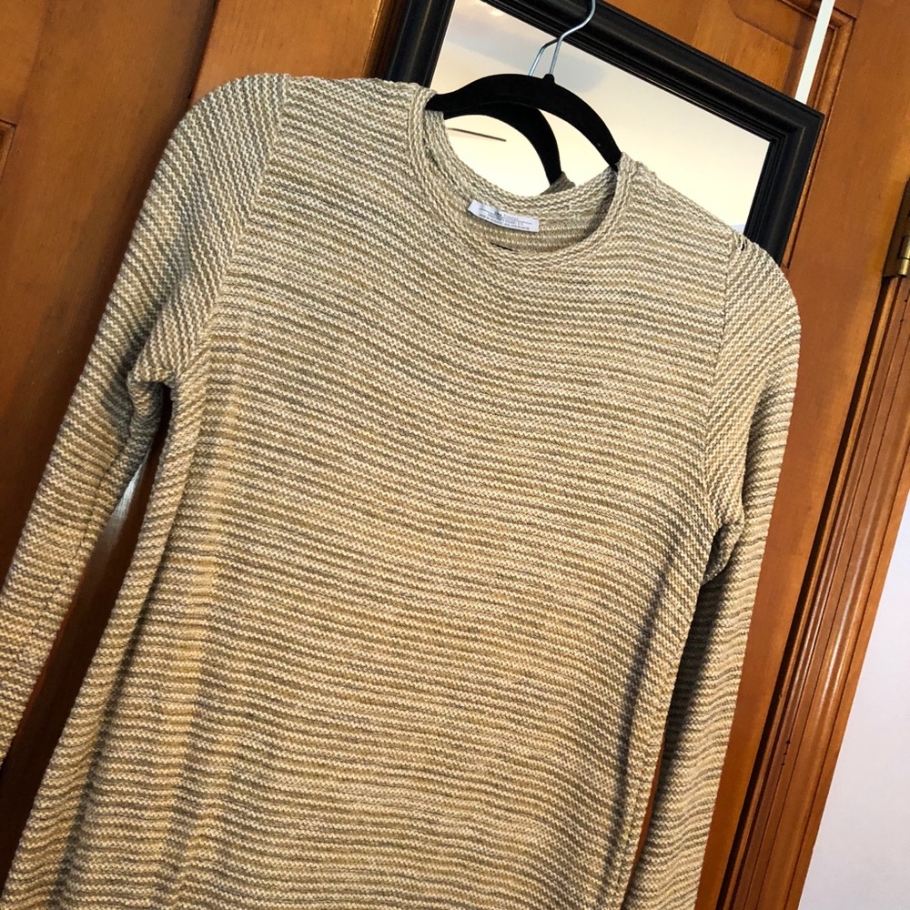 NWOT Long Zara Sweater with slits